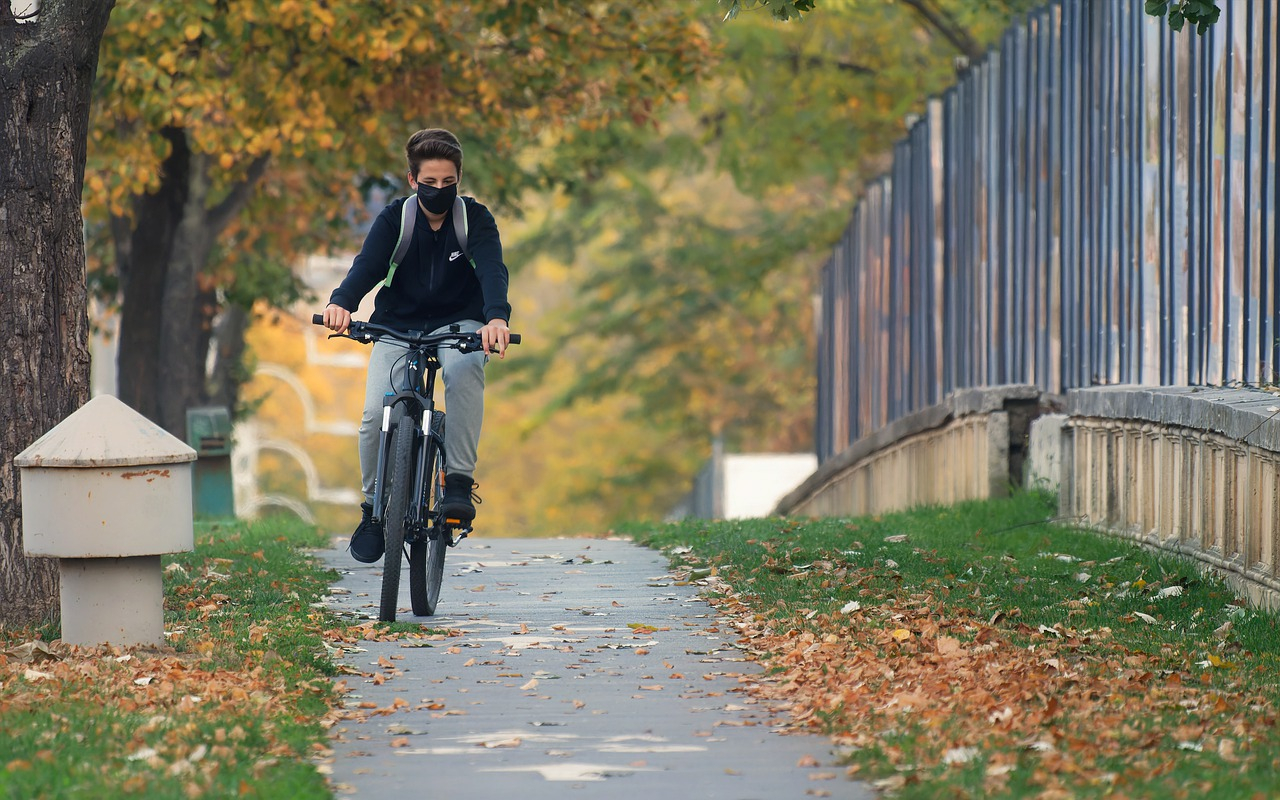 Paseo en bicicleta eléctrica; aprende a reconocer  los árboles del Parque Forestal